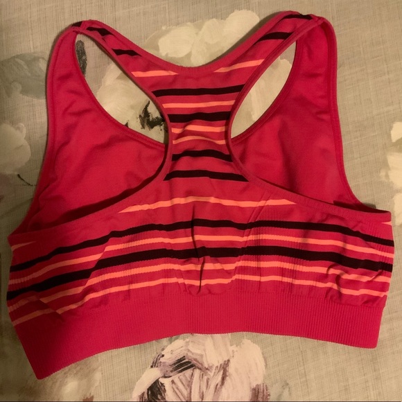 NEW! Reversible Seamfree Sports Bra! - Picture 2 of 9